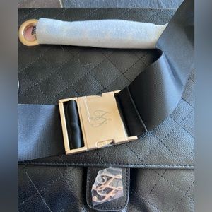 Too Faced Brush Belt